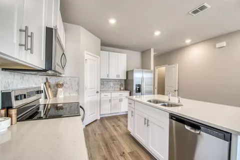 Kitchen - 5735 SEdgewater Cir, Stuart, FL 34997 photo 6 of 7