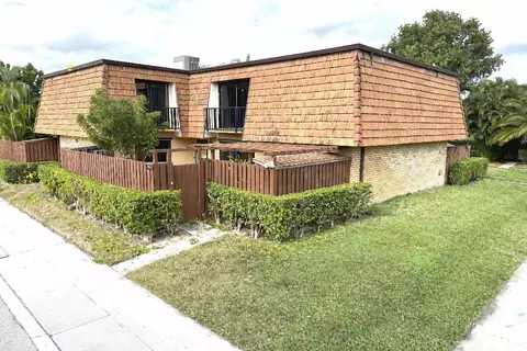 1006 10th Ln, Greenacres, FL 33463