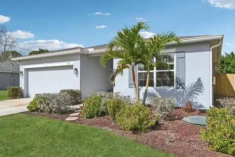 1561 SW Latshaw Ave, Port Saint Lucie, FL 34953