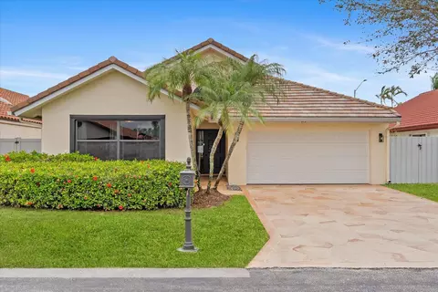 175 Executive Cir, Boynton Beach, FL 33436