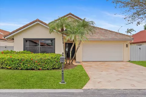 175 Executive Cir, Boynton Beach, FL 33436