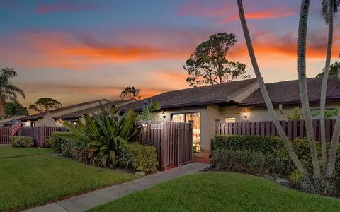 633 Sea Pne #H, Greenacres, FL 33415
