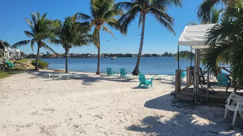 9 N Loafing St, Hypoluxo, FL 33462