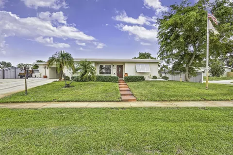 1610 Crest Dr, Lake Worth, FL 33461