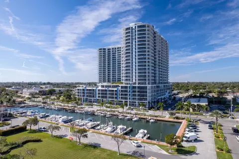 220 Lake Shore Dr #817, Lake Park, FL 33403