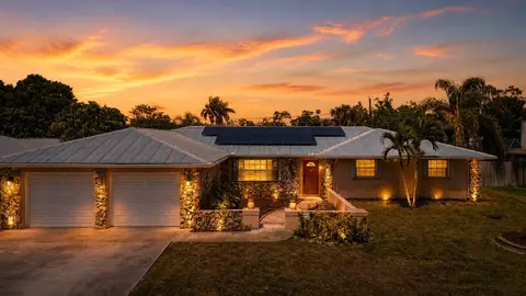 189 NE Caprona Ave, Port Saint Lucie, FL 34983