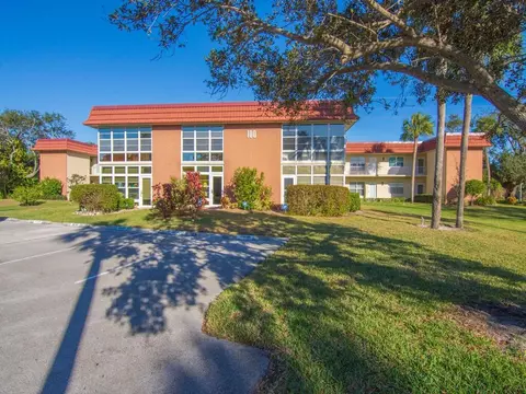 100 Spring Lake Dr #107, Vero Beach, FL 32962