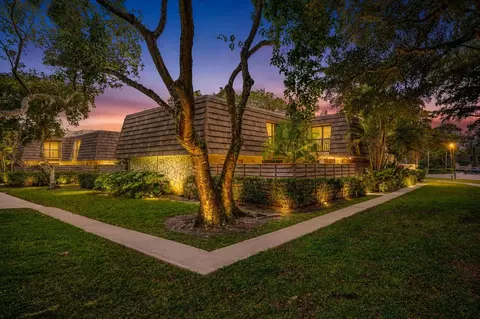 108 1st Ter, Palm Beach Gardens, FL 33418