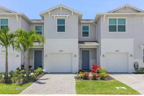 640 SE Lake Falls St, Port Saint Lucie, FL 34984