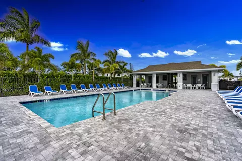 Exterior - 620 SE Lake Falls St, Stuart, FL 34994 photo 6 of 11