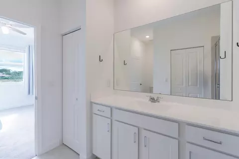 Bath - 620 SE Lake Falls St, Stuart, FL 34994 photo 4 of 7