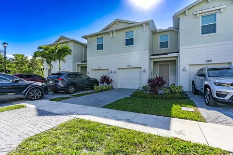 Exterior - 620 SE Lake Falls St, Stuart, FL 34994 photo 2 of 11