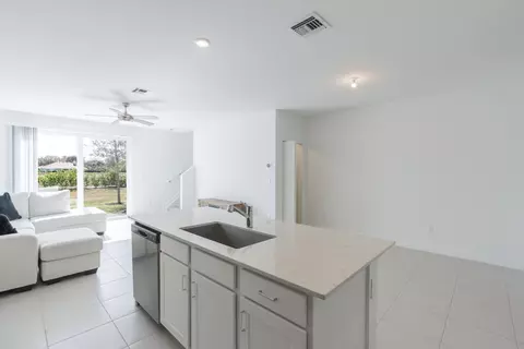 Kitchen - 620 SE Lake Falls St, Stuart, FL 34994 photo 7 of 8