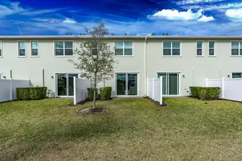 Exterior - 620 SE Lake Falls St, Stuart, FL 34994 photo 3 of 11
