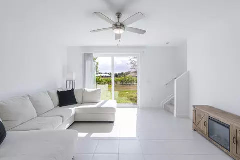 Living - 620 SE Lake Falls St, Stuart, FL 34994 photo 2 of 5
