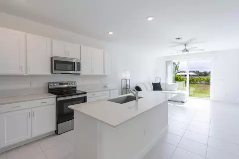 Kitchen - 620 SE Lake Falls St, Stuart, FL 34994 photo 8 of 8