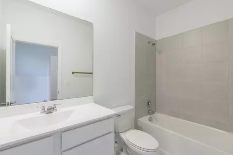 Bath - 620 SE Lake Falls St, Stuart, FL 34994 photo 6 of 7
