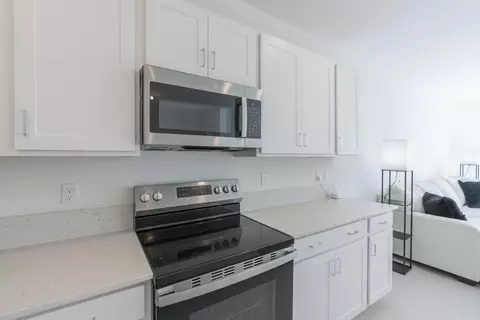 Kitchen - 620 SE Lake Falls St, Stuart, FL 34994 photo 3 of 8