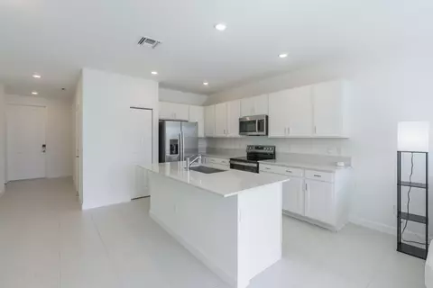 Kitchen - 620 SE Lake Falls St, Stuart, FL 34994 photo 1 of 8