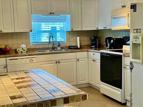 3325 Street St, Hollywood, FL 33021