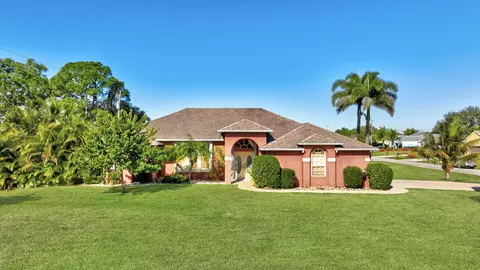 539 SE Nome Dr, Port Saint Lucie, FL 34984