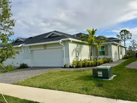 1561 SE Crosswood Way, Port Saint Lucie, FL 34984