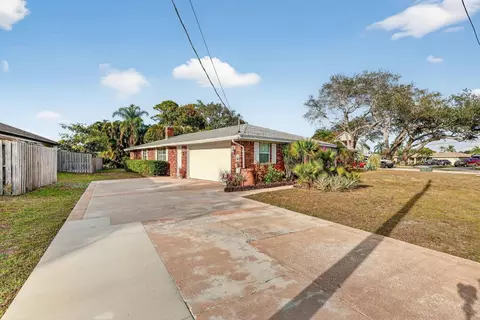 1207 SE Palm Beach Rd, Port Saint Lucie, FL 34952