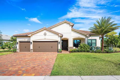 9198 Balsamo Dr, Palm Beach Gardens, FL 33412