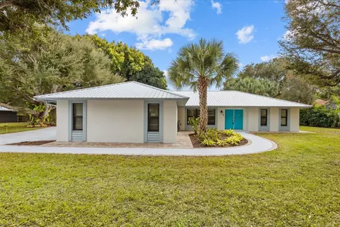 5 Copaire Dr, Sewalls Point, FL 34996
