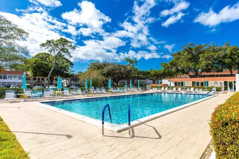 Exterior - 2600 SE Ocean Blvd #E5, Stuart, FL 34996 photo 4 of 4