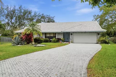 8870 NW 49th Dr, Coral Springs, FL 33067