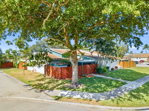 1020 Manor Dr #1-C, Palm Springs, FL 33461