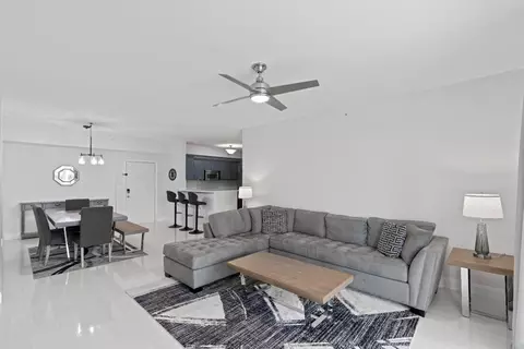802 W Windward #217, Lantana, FL 33462
