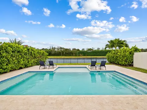 8683 Grand Prix Ln, Boynton Beach, FL 33472