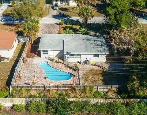 703 5th Pl SW, Vero Beach, FL 32962