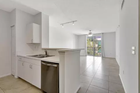 720 S Sapodilla Ave #303, West Palm Beach, FL 33401