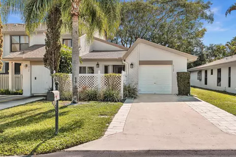 6708 Canary Palm Cir, Boca Raton, FL 33433