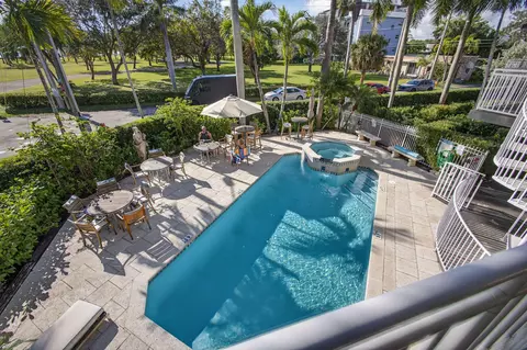 129 S Golfview Rd #6, Lake Worth Beach, FL 33460