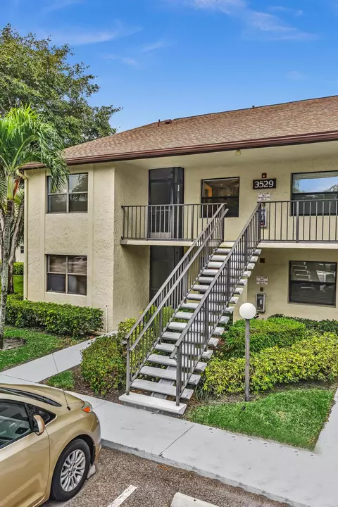 3529 Englewood Dr #321, Lake Worth, FL 33467