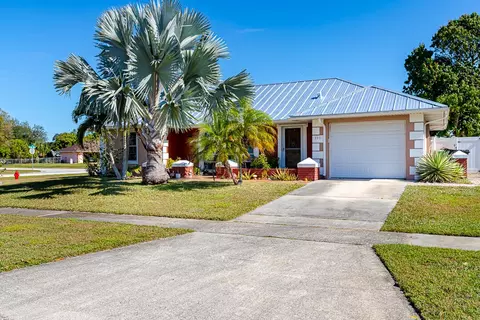 397 NE Jonquil St, Port Saint Lucie, FL 34983