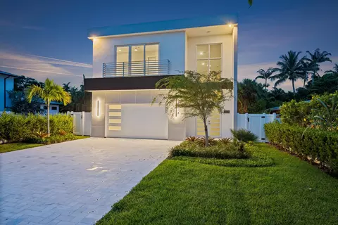 827 N Lake Ave, Delray Beach, FL 33483