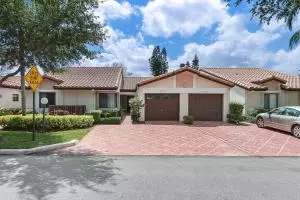 6292 Kings Gate Cir, Delray Beach, FL 33484