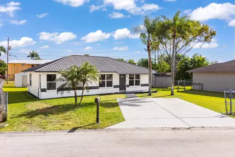 603 SW 10th St, Belle Glade, FL 33430