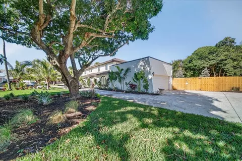 Exterior - 37 E High Point Rd, Sewalls Point, FL 34996 photo 8 of 14