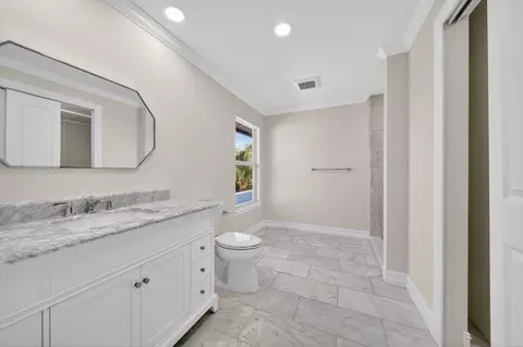 Bath - 37 E High Point Rd, Sewalls Point, FL 34996 photo 7 of 8