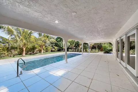 Exterior - 37 E High Point Rd, Sewalls Point, FL 34996 photo 10 of 14