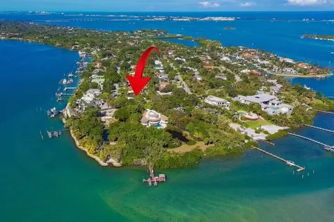 37 E High Point Rd, Sewalls Point, FL 34996
