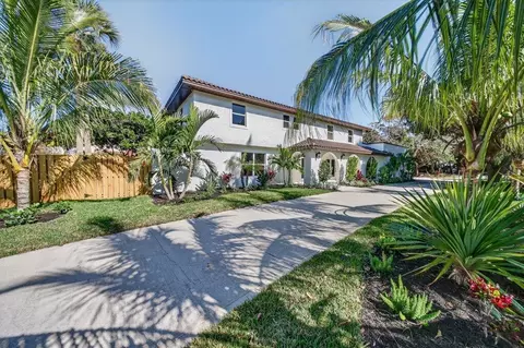 Exterior - 37 E High Point Rd, Sewalls Point, FL 34996 photo 3 of 14