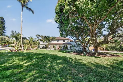 Exterior - 37 E High Point Rd, Sewalls Point, FL 34996 photo 7 of 14