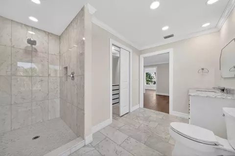 Bath - 37 E High Point Rd, Sewalls Point, FL 34996 photo 6 of 8